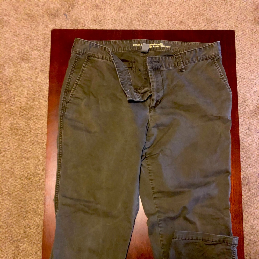 GAP Girlfriend Khaki pants in olive